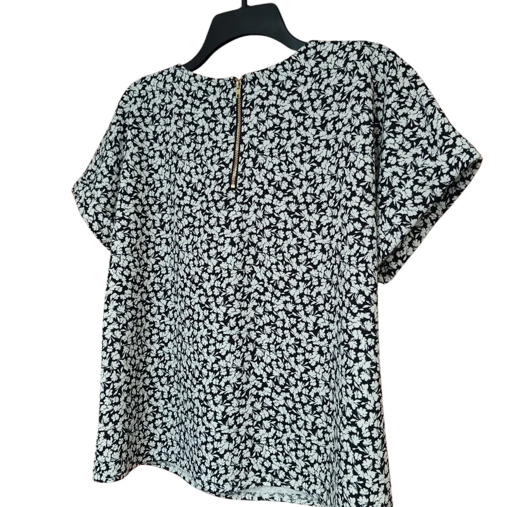 EUC Melloday Floral Black and White Top Size M